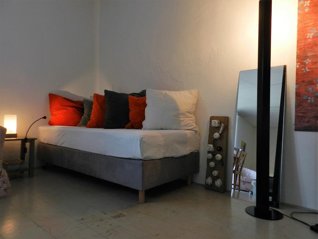 Blue Wall Bnb Gebenstorf ภายนอก รูปภาพ