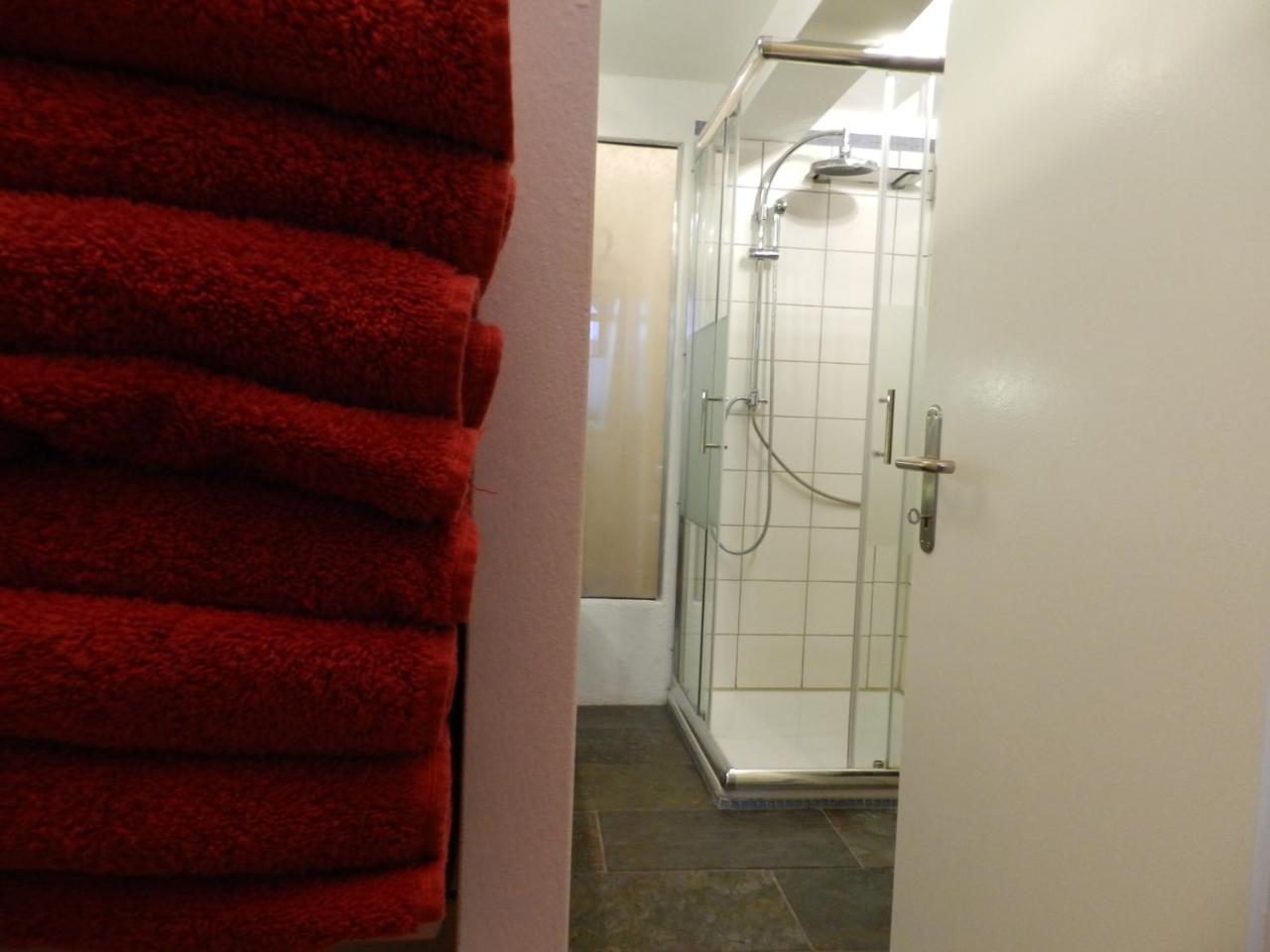 Blue Wall Bnb Gebenstorf ภายนอก รูปภาพ